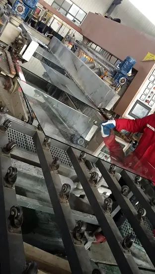 Vetro ultra trasparente da 4 mm, 5 mm, 5,5 mm, 6 mm, 8 mm, vetro a basso contenuto di ferro da 1/4 di pollice con motivo scanalato e strisce Moru per la partizione